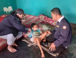 Baksos Karang Taruna, Santuni Bocah Lumpuh Layu dan Bagi Sembako