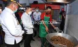 Rombongan Anggota Komisi III DPR RI Cicipi Semur Daging Masakan Warga Binaan Rutan Medaeng