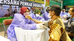 Bupati Sidoarjo Kerahkan 353 Bidan Desa Bantu Percepatan Vaksinasi Lansia, Sehari Satu Bidan 10 Sasaran