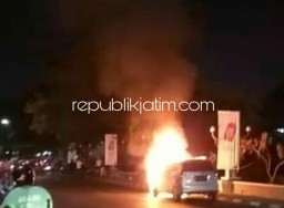 Ertiga Terbakar di Aloha Picu Kemacetan Panjang, 6 Penumpang Selamat