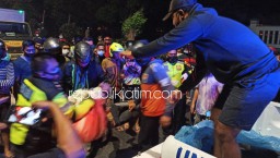 Diduga Ngebut Senggol Vario, 2 Motor GL Bertabrakan di Gedangan 2 Pemuda Surabaya Tewas