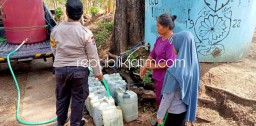 Polsek Slahung Pasok Bantuan Air Bersih untuk Kampung Terdampak Kekeringan di Ponorogo