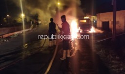 Hendak Kirim Sembako, Grand Max Ludes Terbakar di Jabon Sopir dan Kenek Selamat