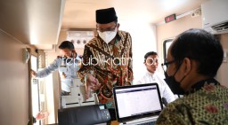 Terobosan di Hari Santri, Gus Muhdlor Luncurkan Mobil Layanan Paspor Keliling Bersama Kanim Surabaya
