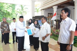 149 PNS Pemkab Sidoarjo Terima SK dan Tali Asih Pensiun