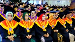 Puluhan Mahasiswa STIKES Buana Husada Ponorogo Diwisuda