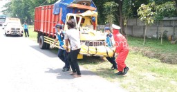 Truk Tabrak Tronton di Tol Sidoarjo - Porong, Sopir Asal Madura Tewas Terjepit