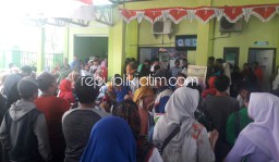 Pasokan Blangko Minim, Ratusan Pemohon Antre Pengurusan KTP dan KK di Dispenduk Capil Sidoarjo