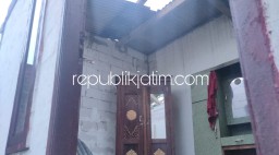Ratusan Rumah Warga Lima Desa di Wonoayu Rusak Diterjang Angin Puting Beliung Saat Hujan Deras Disertai Es