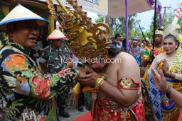 Desa Seketi Promosikan Wisata Kampung Bambu Lewat Pawai Budaya Majapahit