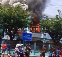 Empat Ruko Dua Lantai di Pasar Larangan Sidoarjo Terbakar