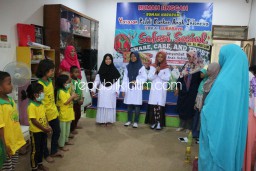 Siswa SD Al Muslim Peringati Hari Anak Sedunia Bersama Penderita Kanker