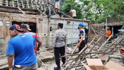Khawatir Roboh, Rumah Janda Muda Dua Anak di Ponorogo Direnovasi Swadaya