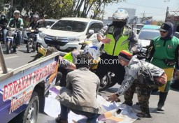 Pengendara motor Asal Surabaya Tewas Terlindas Truk di Waru