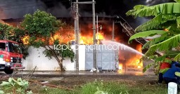 Gudang Palet Plastik di Randegan Tanggulangin Ludes Terbakar