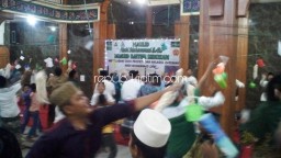 Peringati Maulid Nabi dengan Rebutan Ratusan Hadiah di Balongbendo