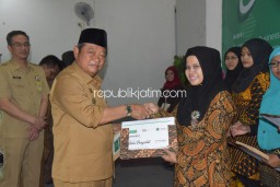 Bupati Sidoarjo Wisuda 1.000 Wirausaha Baru UMKM