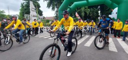 Peringati HKN ke 56 dengan Gowes Bagi Masker, Kampanyekan 3 M, Serahkan Ambulan serta Mesin Serologi