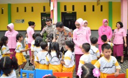 Sahabat Anak, Kapolresta Sidoarjo Kunjungi TK Kemala Bhayangkari 99 Wage