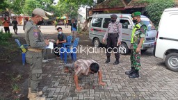 Petugas Gabungan Operasi Yustisi di Jalur Pintu Masuk Kota Ponorogo Temukan Puluhan Pelanggar Prokes
