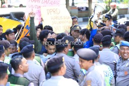 Aktivis Mahasiswa Demo Dewan, Desak Pembangunan RSUD Barat Tidak Pakai KPBU