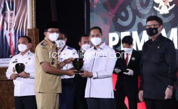 Bareng Sejumlah Menteri, Gus Muhdlor Dianugerahi KemenPAN-RB Satu-Satunya Bupati Pemimpin Perubahan