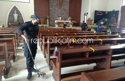 Amankan Misa Natal, Polisi Sterilisasi Sejumlah Gereja di Sidoarjo Gunakan Metal Detector