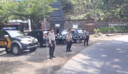 Antisipasi Lonjakan Arus Lalin Nataru, Polsek Sawoo Patroli di Perbatasan Ponorogo - Trenggalek