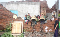 BPBD Sidoarjo Pastikan 67 Rumah di Banjarasri dan Banjarpanji Rusak Diamuk Puting Beliung