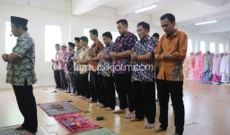 Libur Diisi Pengembangan Kompetensi, Guru dan Karyawan Yayasan Al Muslim Sholat Gerhana Matahari