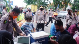 Antisipasi Masuknya Omicron, Filter Perbatasan Sidoarjo - Surabaya dengan Razia Vaksin dan Edukasi Prokes di Pos Waru