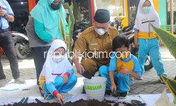 Peringati Hari Pohon Sedunia, Siswa SD Al Muslim Tanam Berbagai Jenis Pohon Hingga Toga