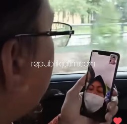 Bupati Sidoarjo Video Call Rizal Bocah Kelainan Usus yang Bakal Segera Dioperasi di RSU dr Soetomo Surabaya