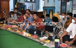 Minta Pembangunan Minimarket Dihentikan Sementara, Gus Muhdlor Penuhi Permintaan Warga Grinting Tulangan