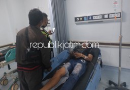 Grand Max Oleng Tabrak Mobilio dan Dua Motor di Flyover Jenggolo Sidoarjo, 7 Korban Terluka Dilarikan ke RSUD