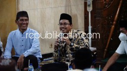Sambang Desa Tanjegwagir, Gus Muhdlor Disambati Atap Sekolah Bocor Janji Segera Diperbaiki
