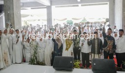 Bupati Sidoarjo Semangati Jamaah Pengajian Kubro Muslimat di Kletek Taman