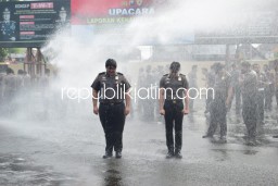 Peringati Hari Bhayangkara ke 76, Puluhan Anggota Polresta Sidoarjo Terima Kado Kenaikan Pangkat