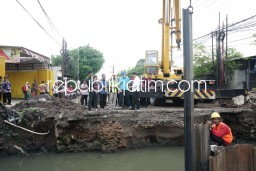 Dikerjakan CV Citra Deka Proyek Jembatan Cantel Tropodo Lambat, Wabup Warning Kinerja Rekanan