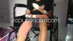 Mendadak Ditabrak Dan Dilindas Motor Gangster, Remaja di Sidoarjo Dibacok Gergaji Pemotong Es Hingga Dipenuhi Luka
