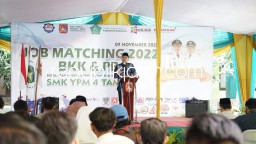 Bupati Sidoarjo Ingatkan Pentingnya Networking dan Daya Saing Saat Buka Job Matching BKK dan Penyuluhan Jabatan SMK