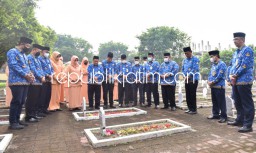 Pemkab Sidoarjo Peringati HUT KORPRI dan Dharma Wanita Persatuan 2022 dengan Ziarah ke TMP Kusuma Bangsa