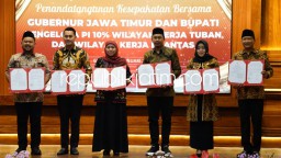 Bersama Gubernur Jatim dan 5 Kepala Daerah, Bupati Sidoarjo Tandatangani Participating Interest 10 Persen