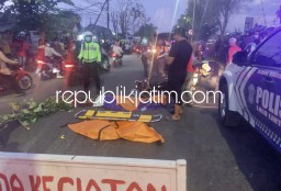 Mendadak Terjatuh, Pria Pekerja Asal Surabaya Tewas Terlindas Truk Box di JL Raya Tebel Gedangan Sidoarjo