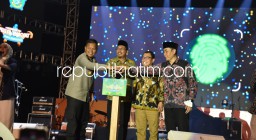 Pesta Rakyat Harjasda ke 164, Ribuan Warga Dihibur Denny Caknan dan Charly, Bupati Sidoarjo Kenalkan Layanan Sipraja