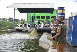 Atasi Langganan Banjir 4 Desa di Tanggulangin, Gus Muhdlor Tambah 10 Pompa Air Portable Dioperasikan 24 Jam