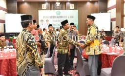 127 Ketua RT dan RW di Tiga Kelurahan di Kecamatan Sidoarjo Dikukuhkan di Fave Hotel