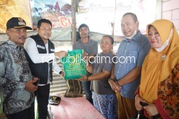 Wabup Sidoarjo Sidak Rumah Tidak Layak Huni Janji Beri Bantuan Bedah Rumah Warga Prambon dan Krian