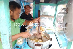 Spesial Balungan, Bakso Kondang Arek Bandung Rasanya Nikmat dan Menusuk Hingga Jiwa dan Raga