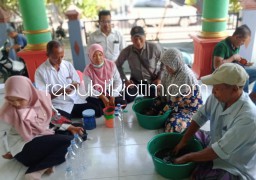 Jaga Kesuburan Tanah, Gapoktan Sidomakmur Grinting Tulangan Siap Manfaatkan Racikan Biosaka